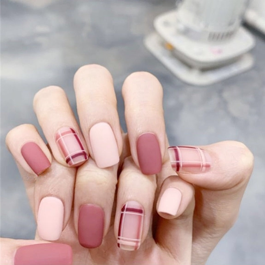 Fall nails Christmas nails Barbie nails 24pcs Short Pink Smudged False Nails Polka Dot French Design Fake Nails Art Full Coverage Detachable Artificial Press on Nail
