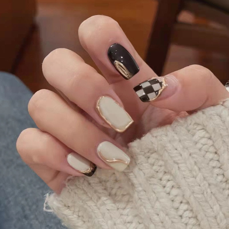 Fall nails Christmas nails 24Pcs Shiny Short Square False Nail With Sticker Black n White Lattice Artificial Fake Nails DIY Full Cover Tips Manicure Tool